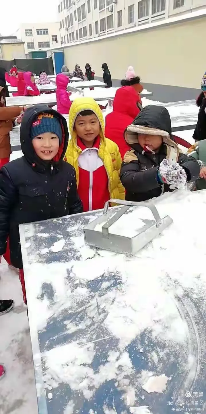 雪地里的小画家